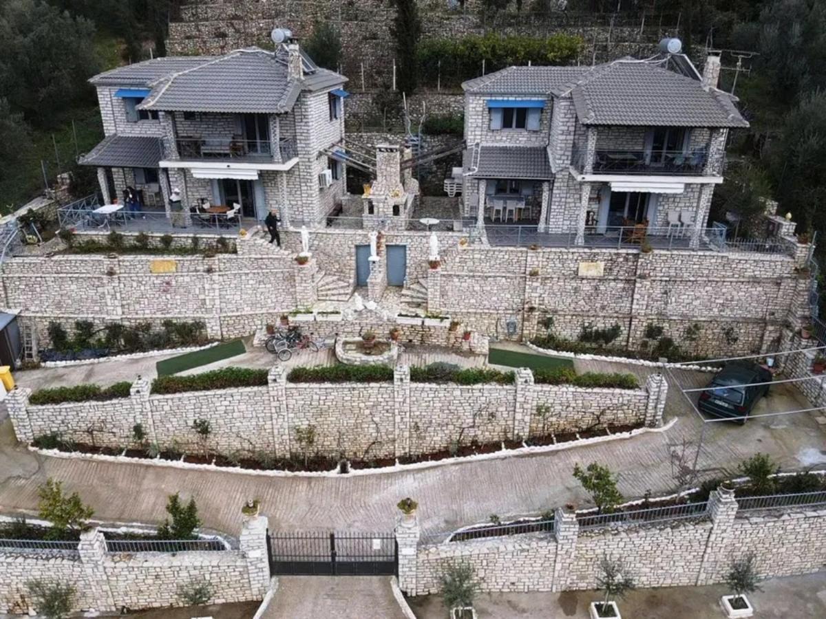 Stone Maisonettes Aigio Eksteriør billede
